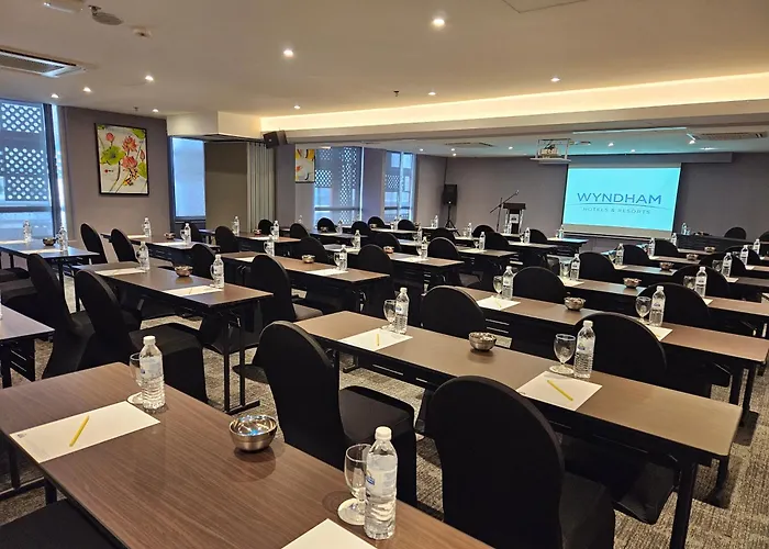 Days & Suites By Wyndham Kl - Chan Sow Lin Mrt Or LrtHotel Kuala Lumpur